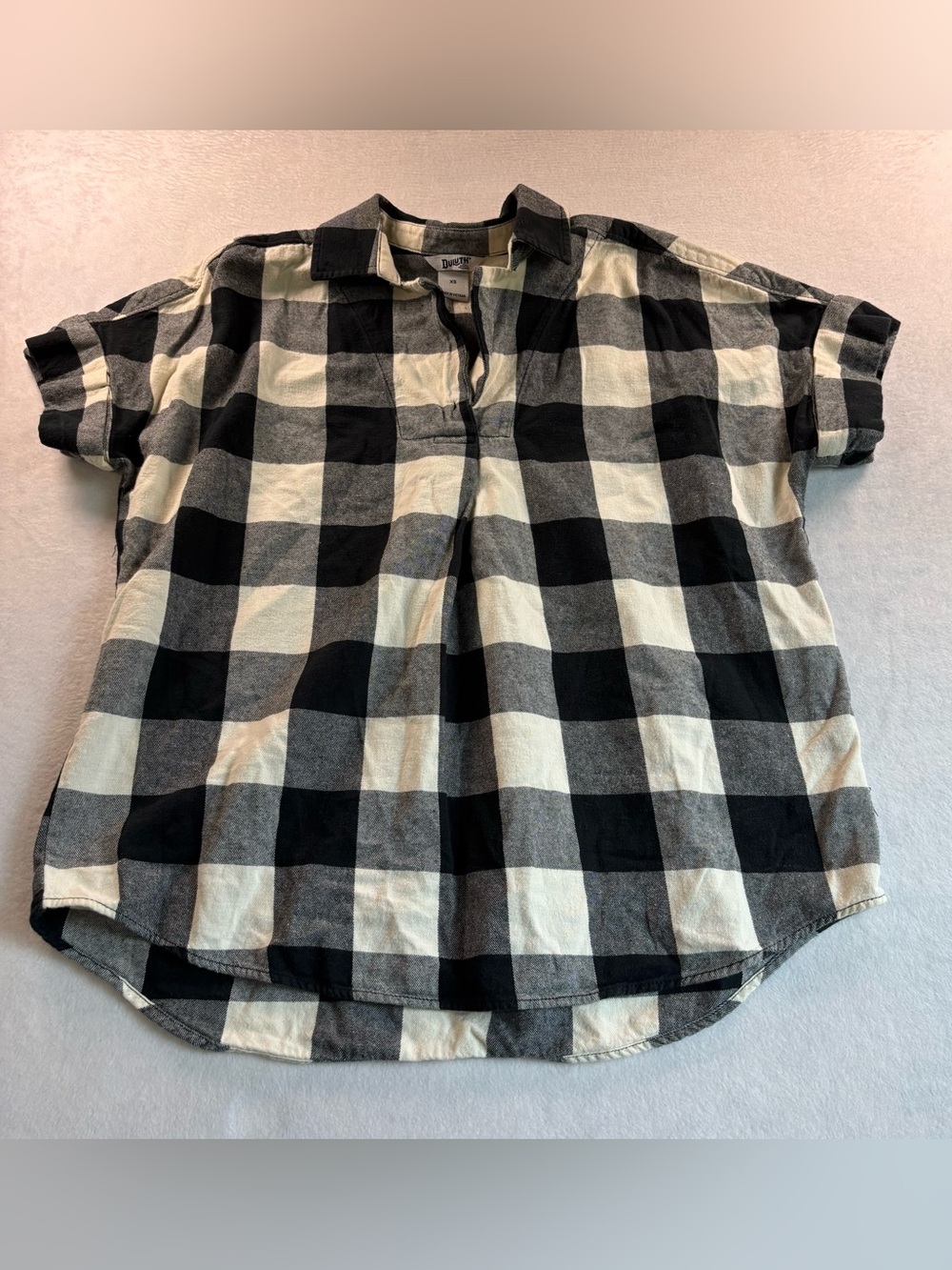 Plaid Short-Sleeve Pullover Flannel Shirt - Black & Cream
